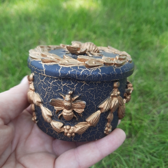Small Round Gold Metallic 3D Bee Trinket Box - Picture 1 of 10